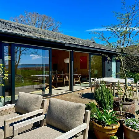 Hus Med Panoramaudsigt Til Fjorden Naer Vig